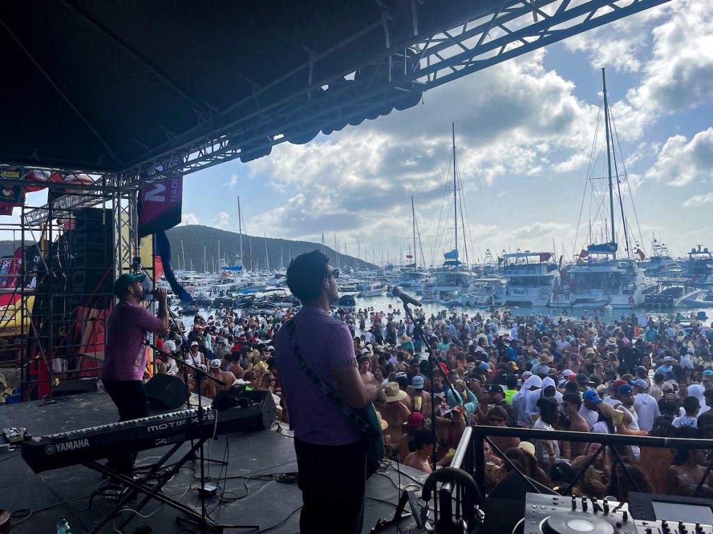 6,000 celebrate Christmas in July