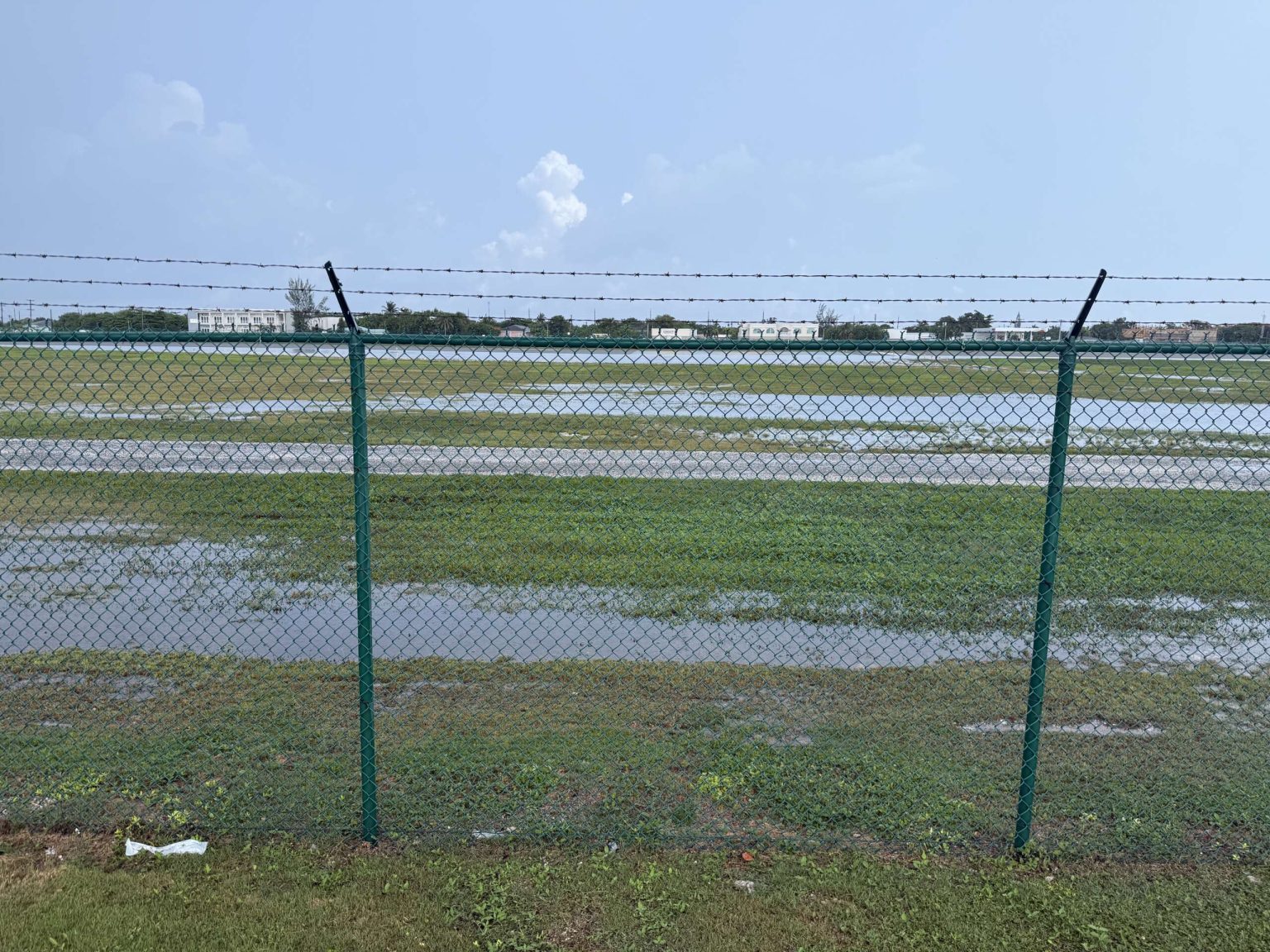 Heavy rain causes roadway and airport chaos Heavy rain causes roadway and airport chaos