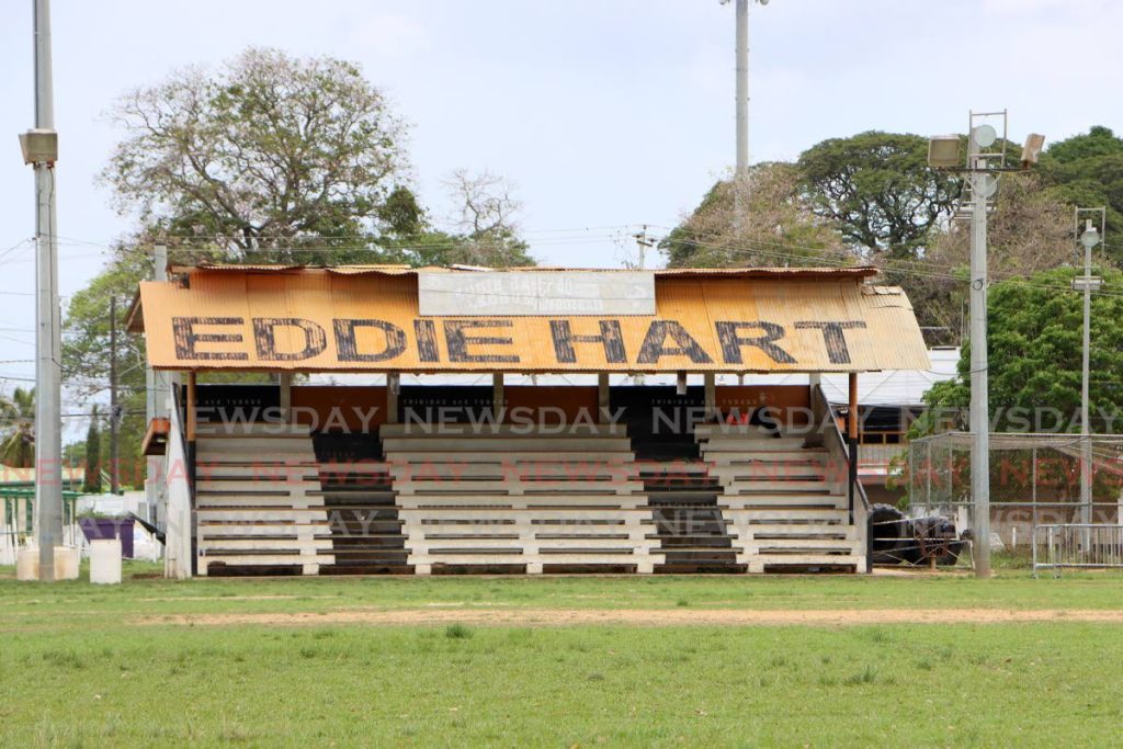 Remove fence at Eddie Hart Savannah