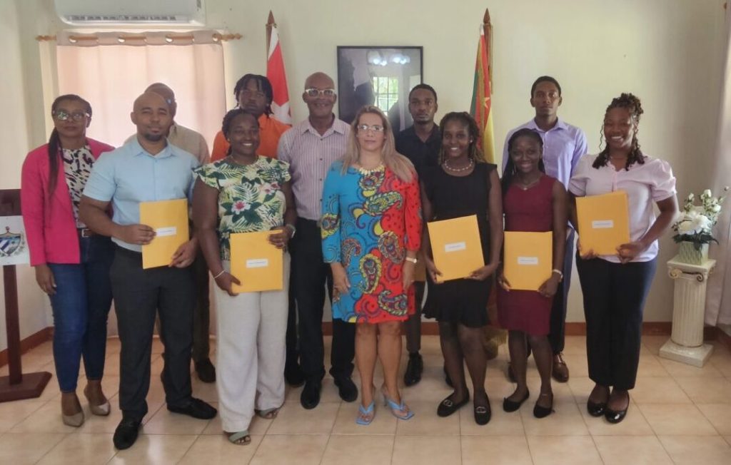 Grenadian students receive 9 scholarships awarded by Cuba