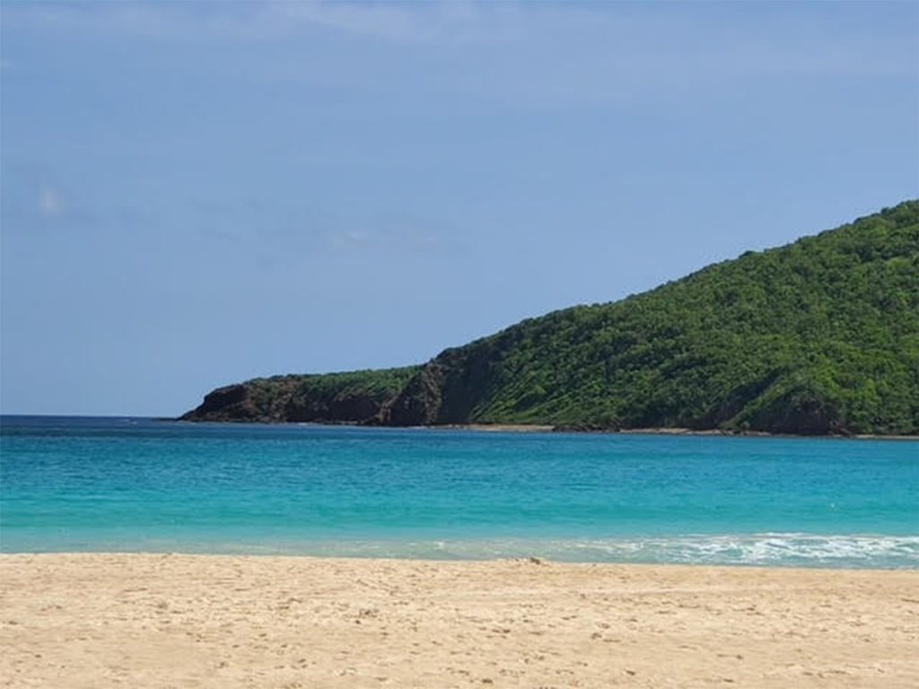 This Tiny Island off the Coast of Puerto Rico Has One of the World’s Best Beaches, Easy Flights, and a Barefoot Vibe