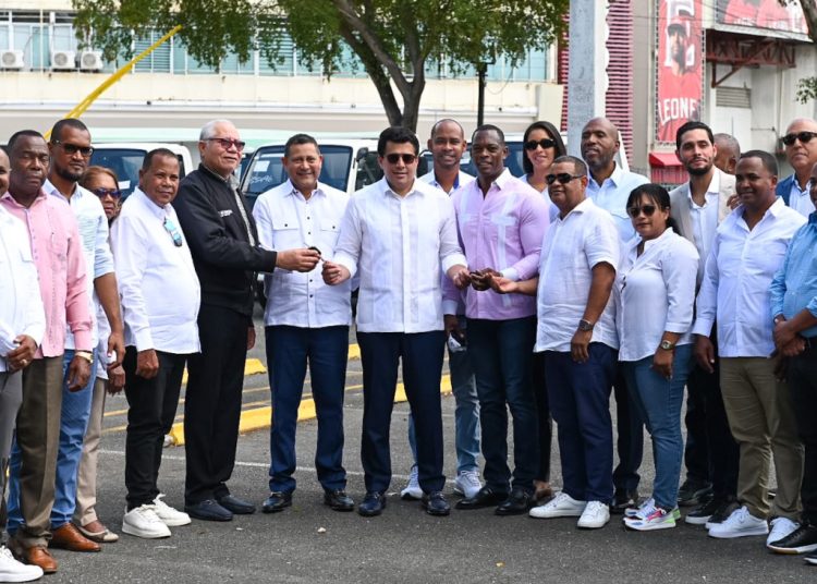 Tourism Minister delivers 38 dump trucks for tourist municipalities Tourism Minister delivers 38 dump trucks for tourist municipalities