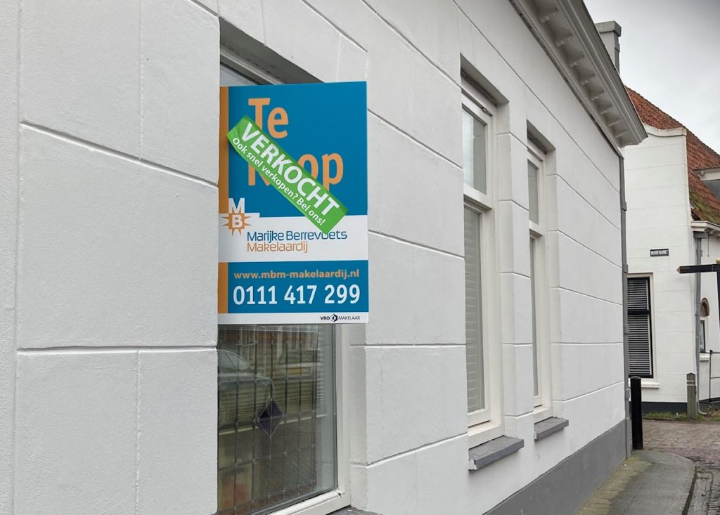 More homes for sale as landlords quit, prices drop in Amsterdam