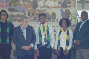 Top students receive awards – Searchlight