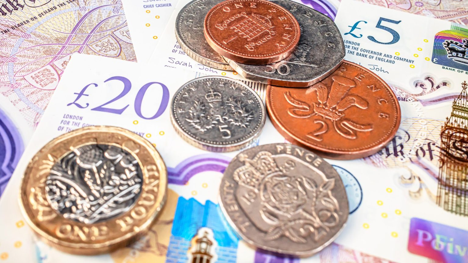 Apply now to get £400 before Christmas towards energy bills and food