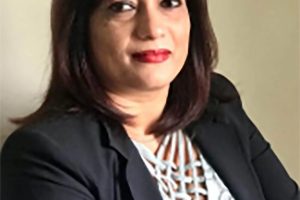 Exminister Kuldipsingh noemt uitspraken in DNA over dubbele salaris misleidend