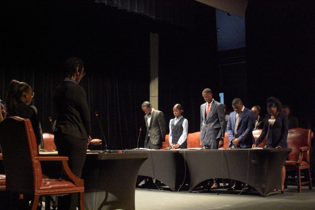 Students debate in mock HOA sitting