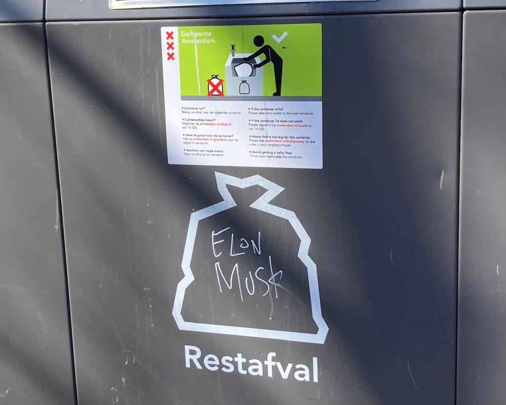 Central bank warns pension funds about US tech investments