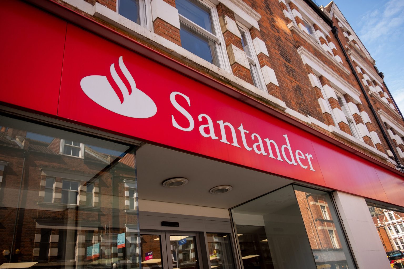 Santander closes Cayman resident’s UK bank accounts Santander closes Cayman resident’s UK bank accounts