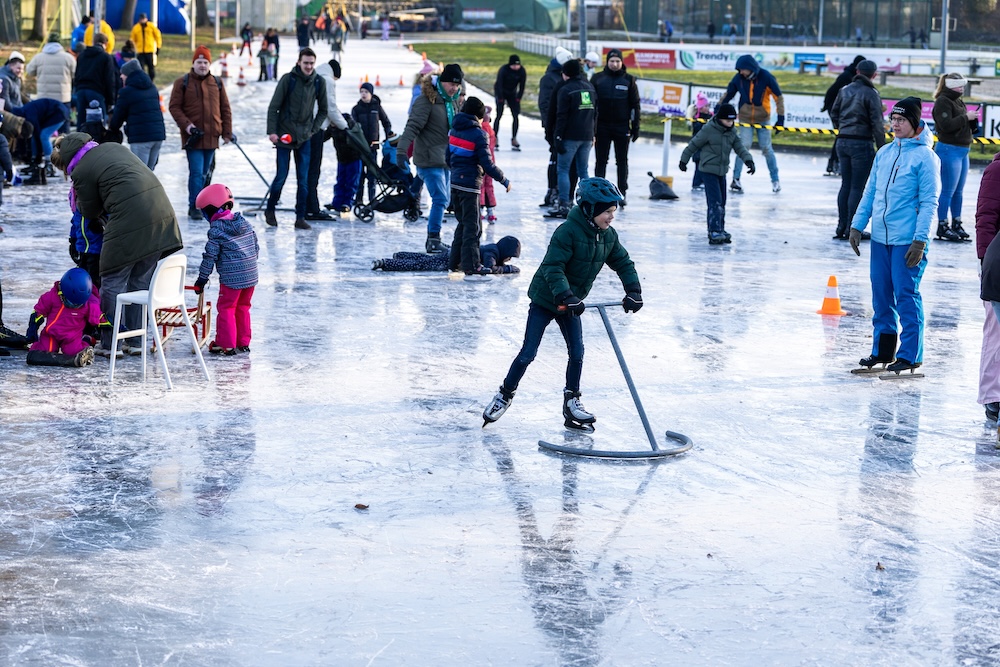 Two frosty days and the Dutch are out in force on their skates Two frosty days and the Dutch are out in force on their skates