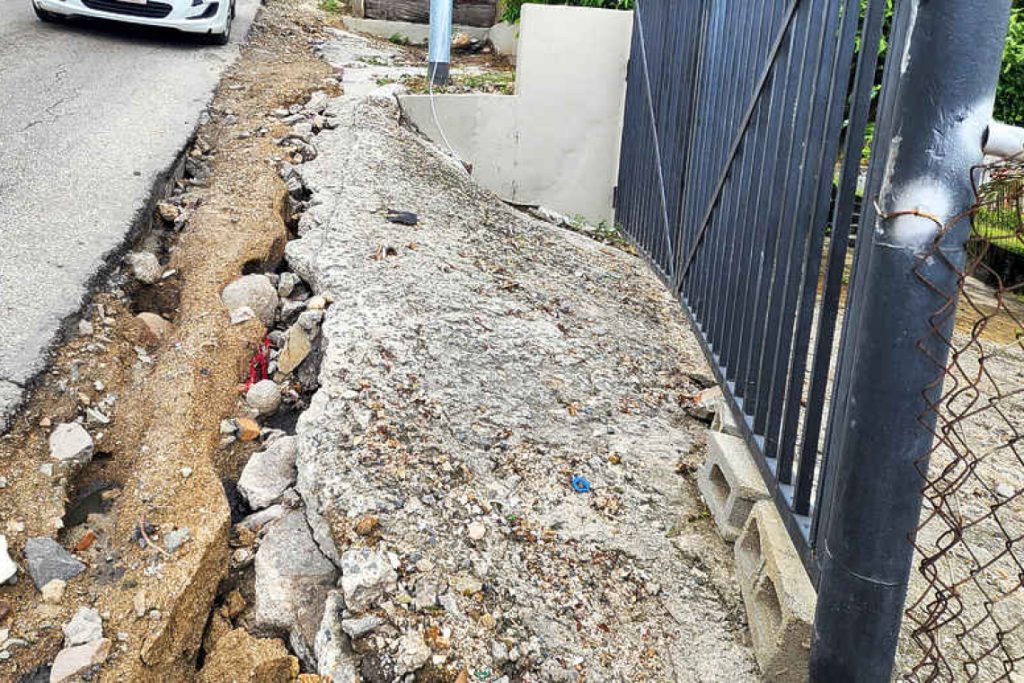 Rain washes away poorly-restored roadside, causing access problems for Mount Willem Hill residents | THE DAILY HERALD