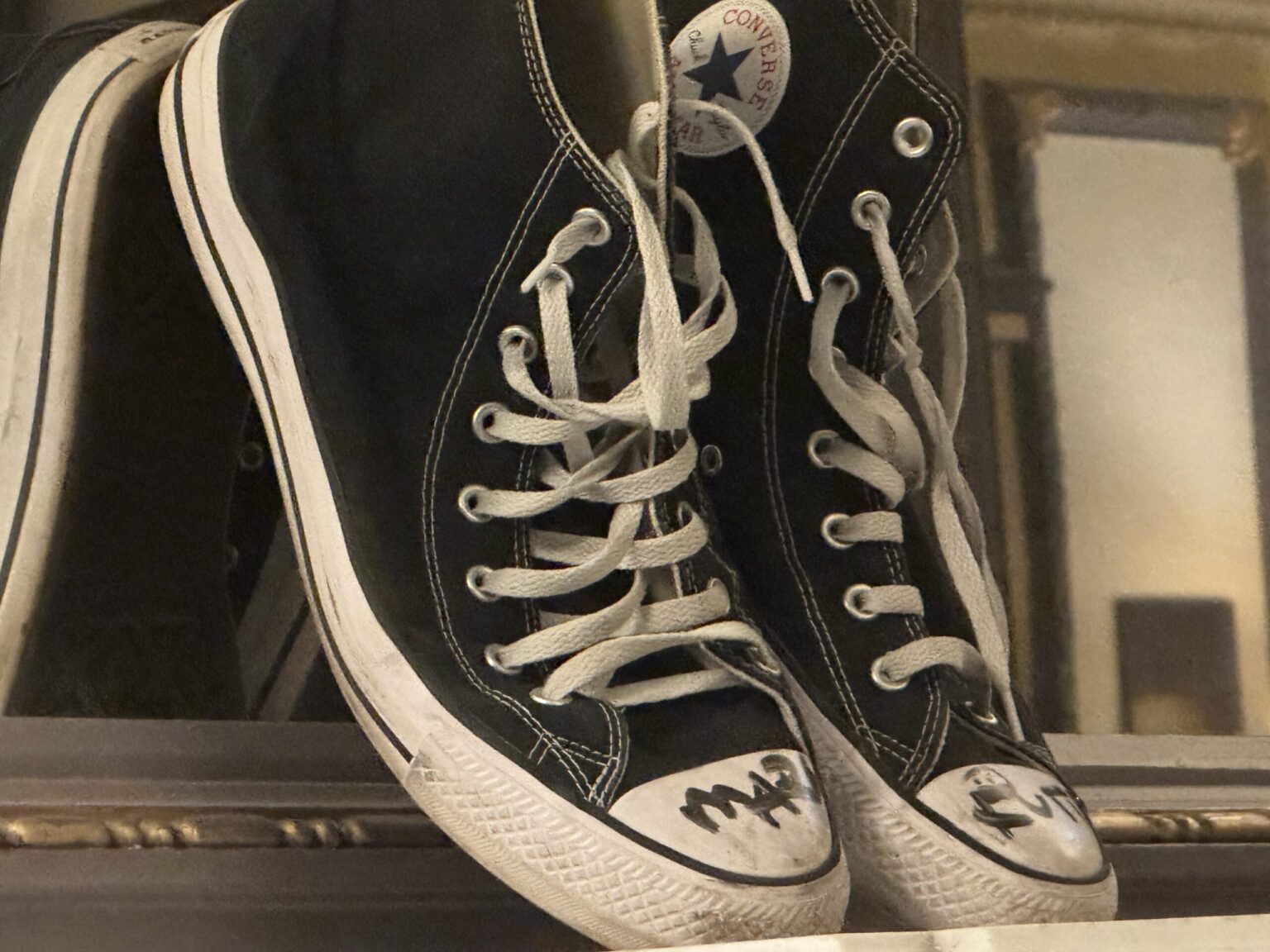All stars: Rutte’s shoes go under the hammer at VVD auction