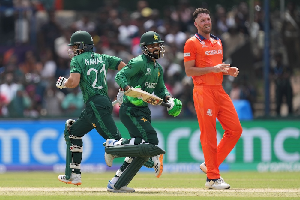 Cricket: Netherlands lose a thriller as Pakistan slip through Cricket: Netherlands lose a thriller as Pakistan slip through