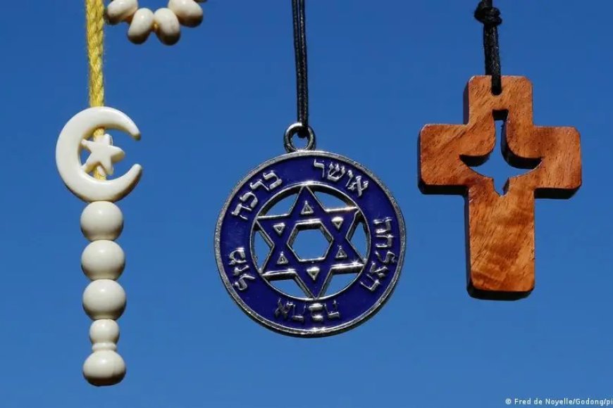 Interreligieuze dialoog tussen islam, christendom en jodendom: noodzaak in een verdeelde were Interreligieuze dialoog tussen islam, christendom en jodendom: noodzaak in een verdeelde were