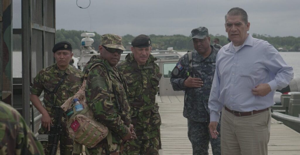 Minister of National Defence and Border Security visits Southern bases