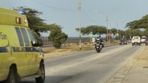Polis mester a habri caminda pa ambulance despues di Jouve – Aruba Native