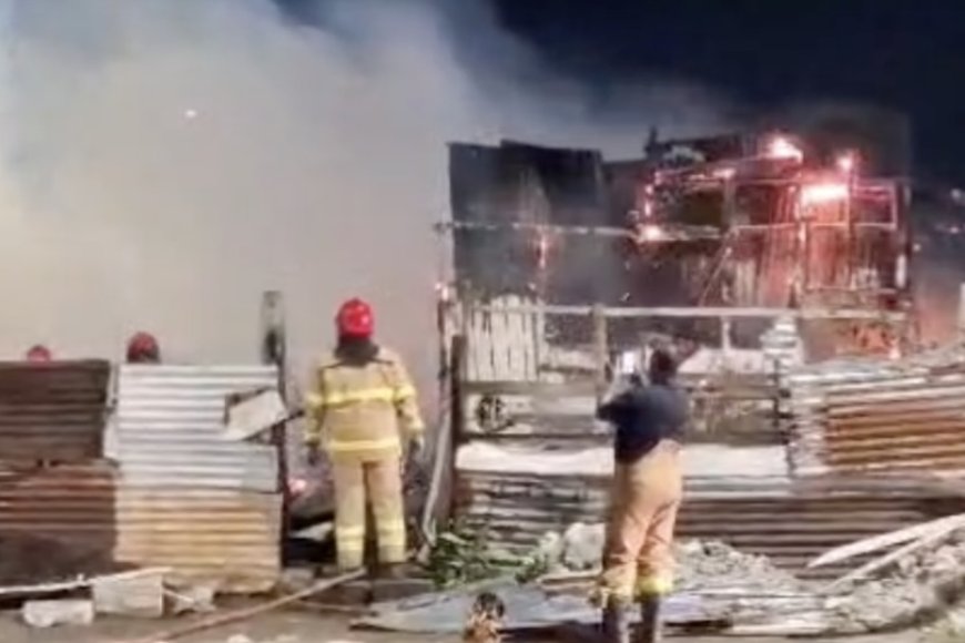 Gekraakte woning volledig afgebrand na ruzie tussen bewoners Gekraakte woning volledig afgebrand na ruzie tussen bewoners