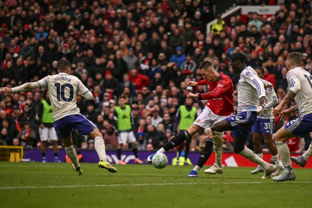 Man United sink Aston Villa to boost top-four bid Man United sink Aston Villa to boost top-four bid