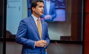 Omar Fernández reintroduces bill to eliminate tax advance for MSMEs