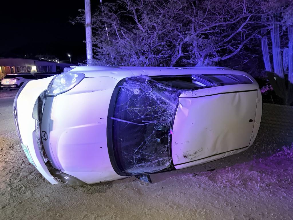 Un Mazda a bolter na Sabana Grandi – Aruba Native Un Mazda a bolter na Sabana Grandi – Aruba Native