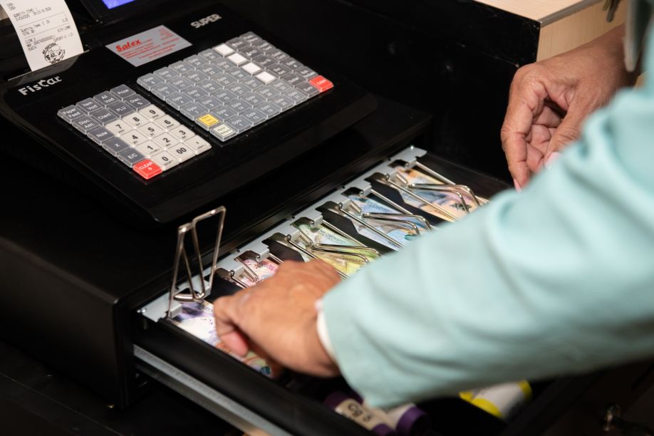 Urgent Call for National Preparedness: Sint Maarten MPs Request Parliamentary Meeting on Future of Monetary Union Urgent Call for National Preparedness: Sint Maarten MPs Request Parliamentary Meeting on Future of Monetary Union